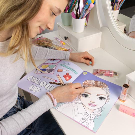 TOPModel Beauty Fun Story Colour And Sticker Book
