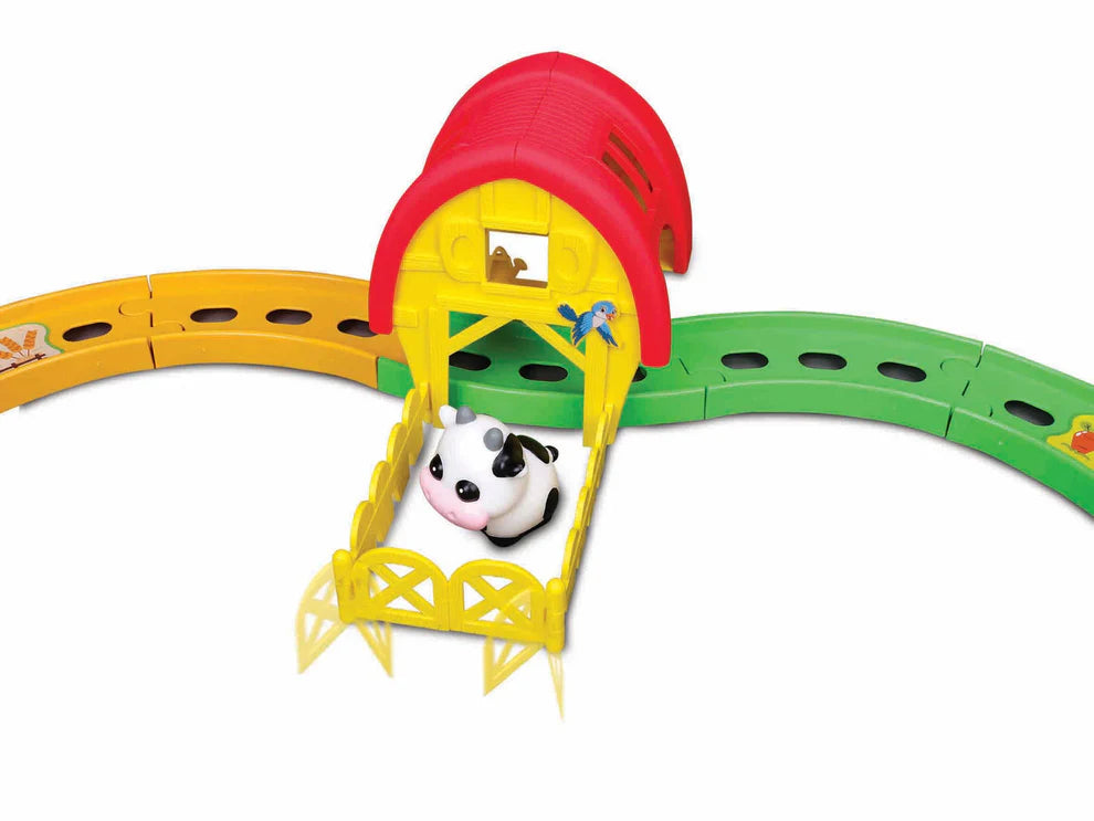 Burago Junior B Shake IT Runner Farm Tractor Set