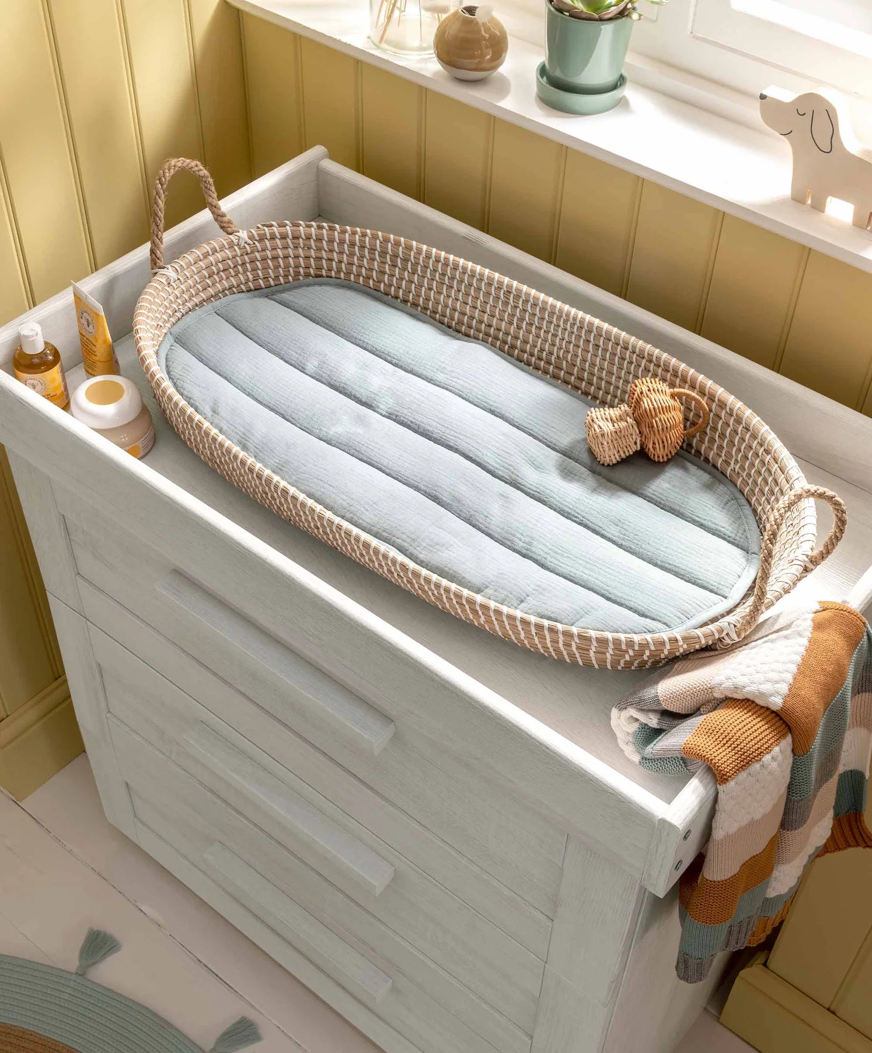 Mamas And Papas Atlas 2 Piece Cot Bed Set With Dresser Changer Nimbus White