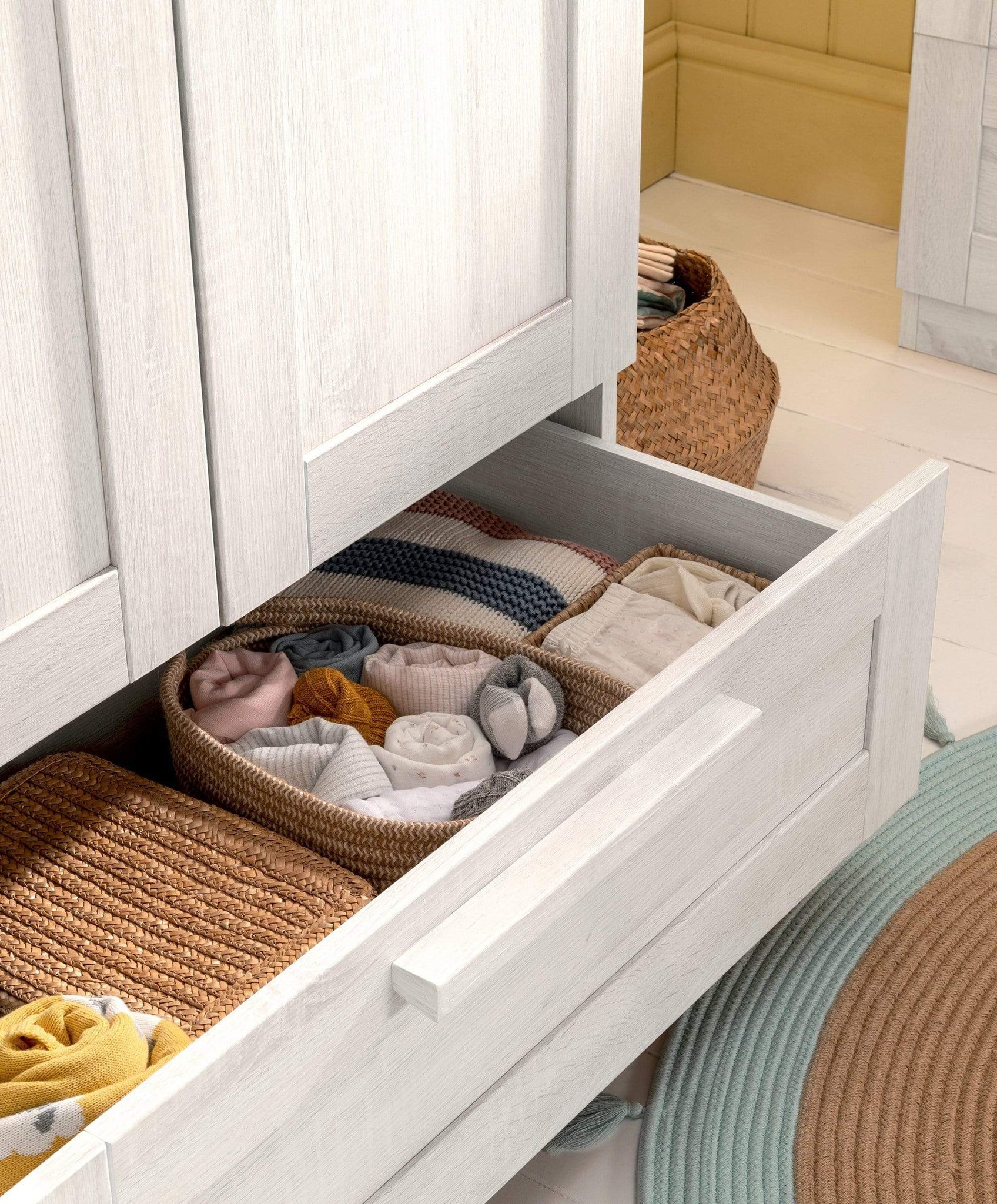 Mamas And Papas Atlas 3 Piece Cot Bed With Dresser And Wardrobe Furniture Set Nimbus White