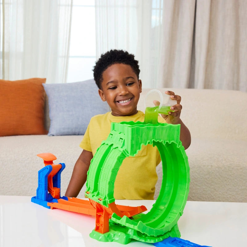 Hot Wheels Monster Trucks Mutant Chaos Loop Challenge Track Set