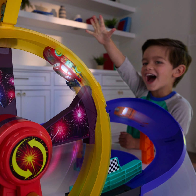 Disney Cars Lightning McQueen Celebration Raceway Track Set