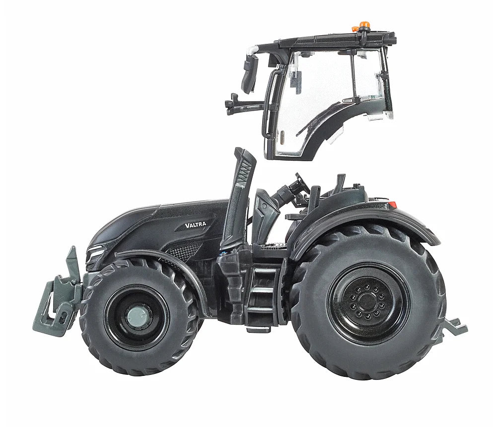 Britains 43309 Valtra Q305 Tractor 1:32