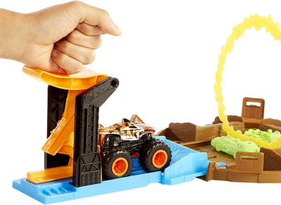 Hot Wheels Monster Trucks Stunt Tyre Playset