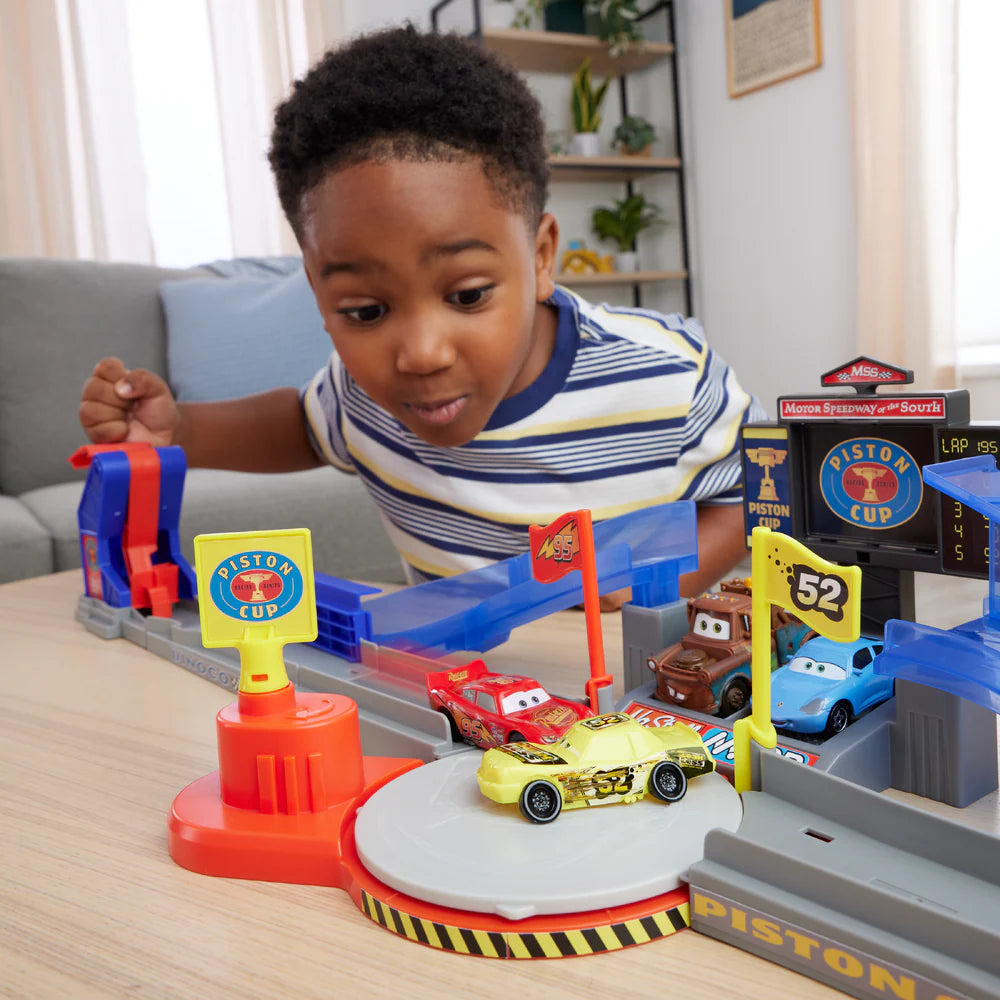 Disney Cars Piston Cup Stunting Speedway