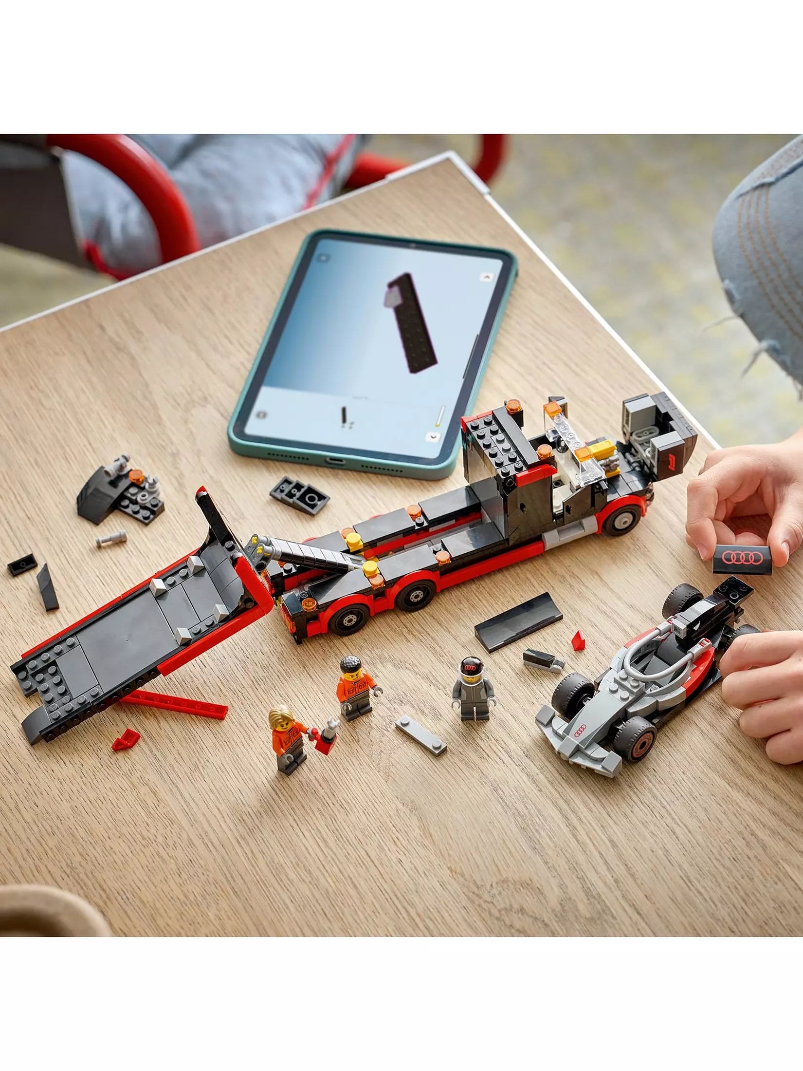 Lego City 60493 F1 Display Truck With Audi F1 Race Car