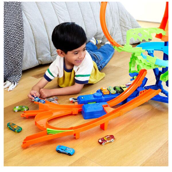 Hot Wheels Mid Air Crash Stunt Track Playset