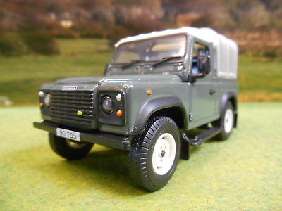 Britains 43217 Land Rover Defender 1:32